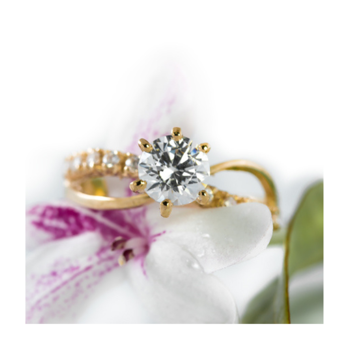 Anillo de compromiso | Elegancia y Brillo en Joyería Impegno