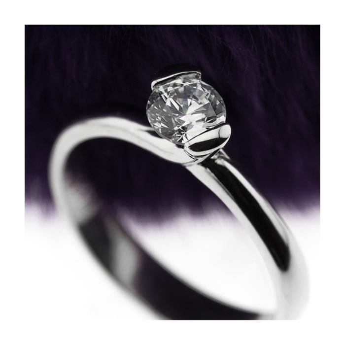Anillo de compromiso | Elegancia y Brillo en Joyería Impegno