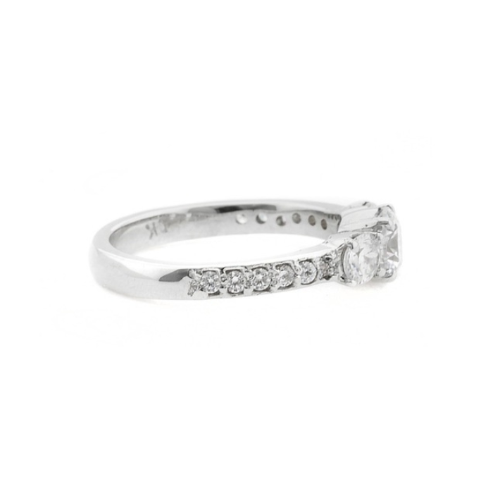Anillo de compromiso | Elegancia y Brillo en Joyería Impegno