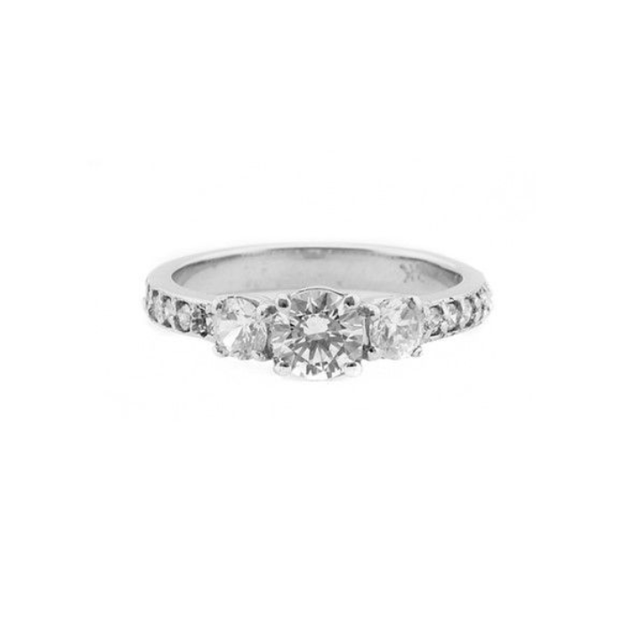 Anillo de compromiso | Elegancia y Brillo en Joyería Impegno