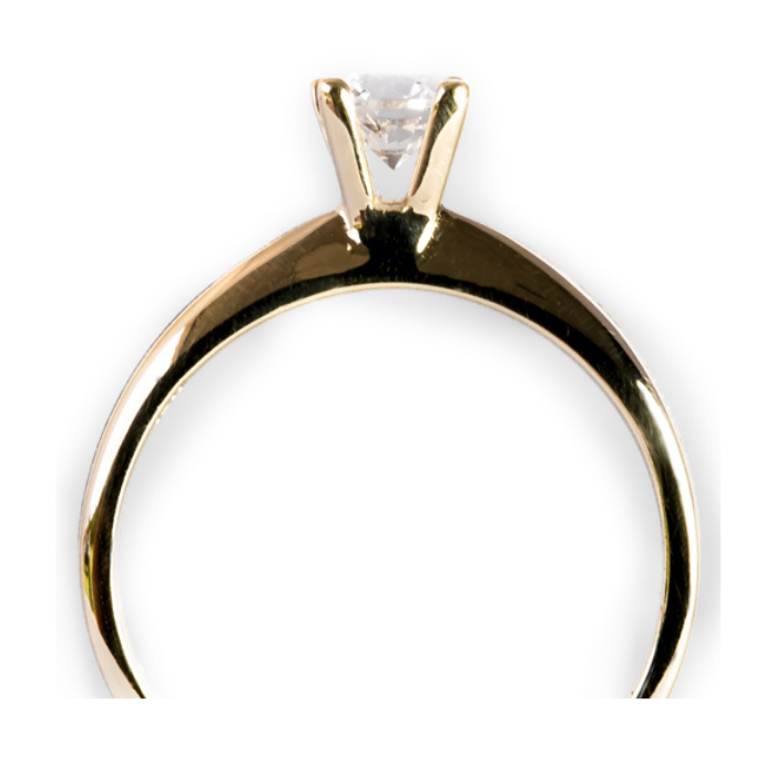Anillo de compromiso | Elegancia y Brillo en Joyería Impegno