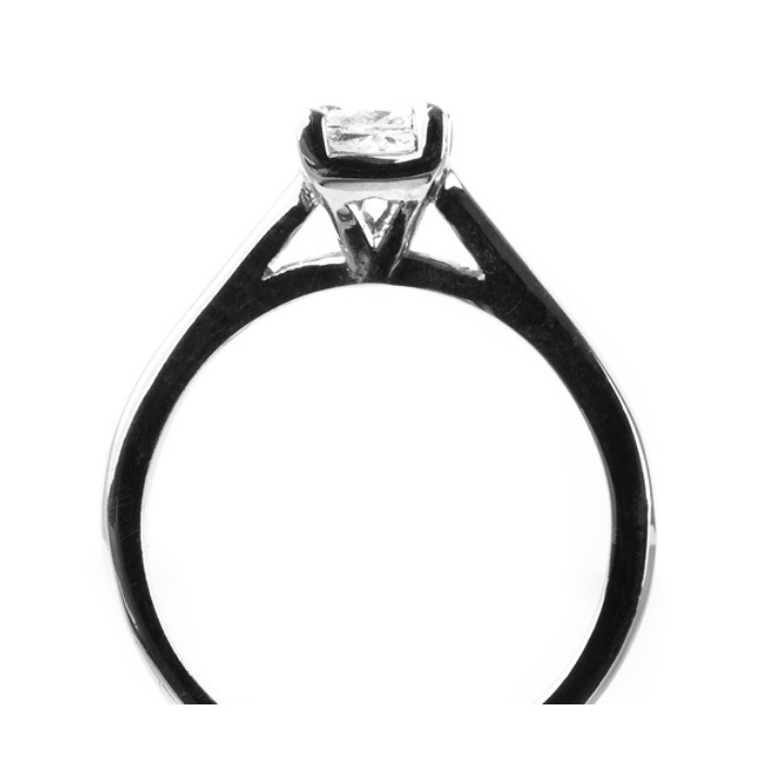 Anillo de compromiso | Elegancia y Brillo en Joyería Impegno