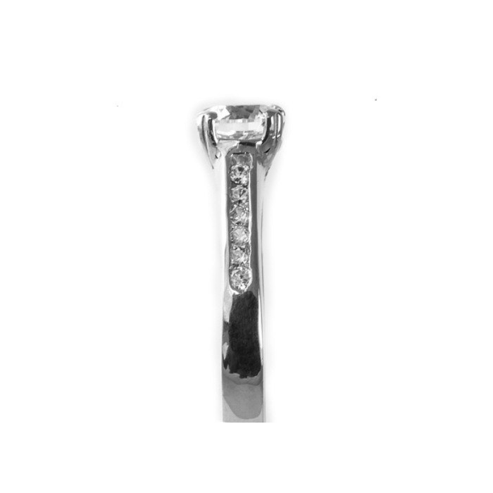Anillo de compromiso | Elegancia y Brillo en Joyería Impegno