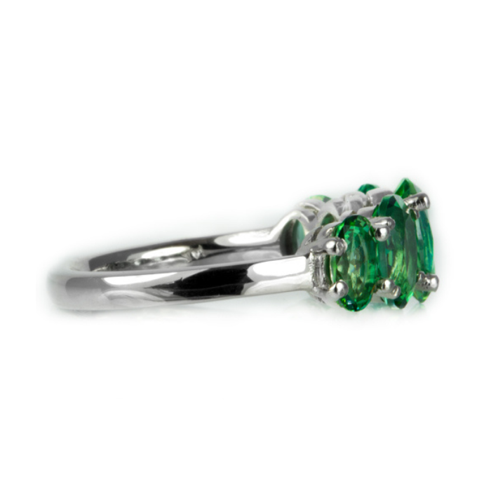 Anillo de compromiso | Elegancia y Brillo en Joyería Impegno