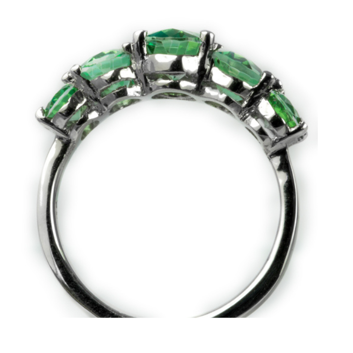 Anillo de compromiso | Elegancia y Brillo en Joyería Impegno