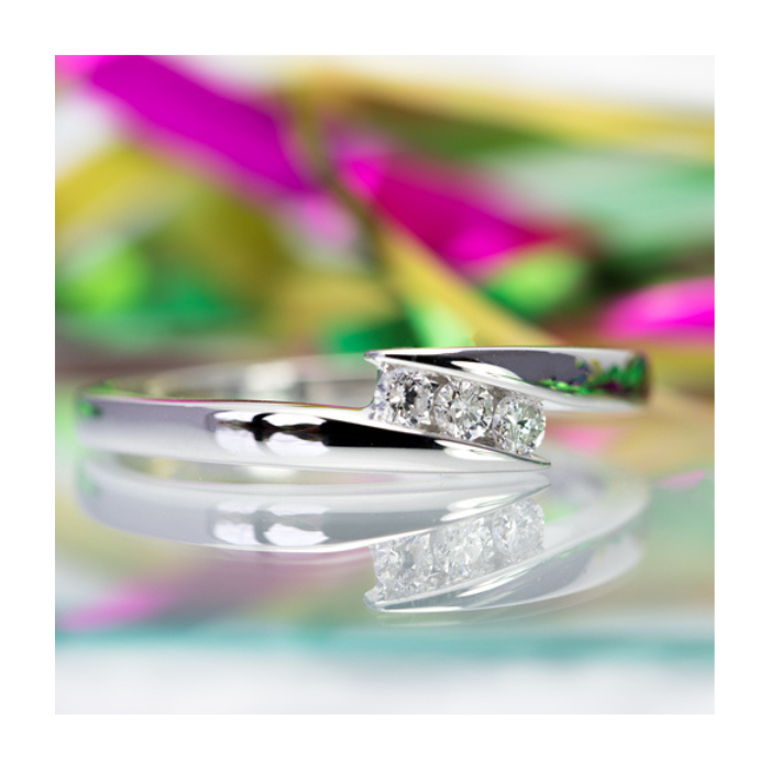 Anillo de compromiso | Elegancia y Brillo en Joyería Impegno