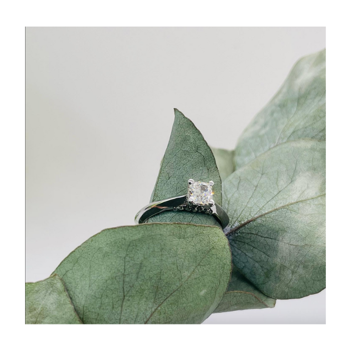 Anillo de compromiso | Elegancia y Brillo en Joyería ImpegnoAnillo de Compromiso - C-101080