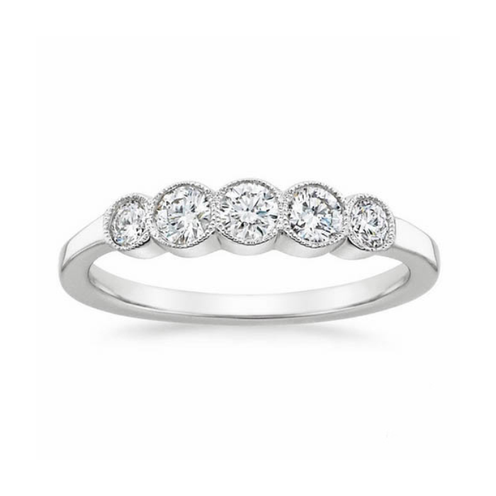 Anillo de compromiso | Elegancia y Brillo en Joyería Impegno
