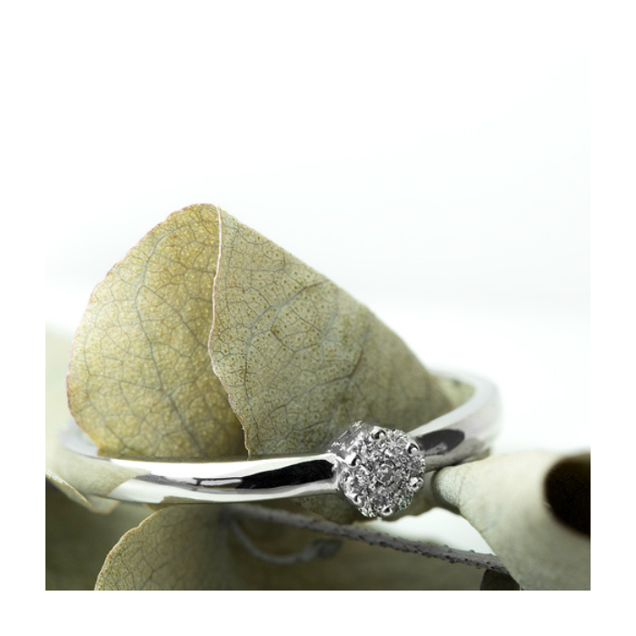 Anillo de compromiso | Elegancia y Brillo en Joyería Impegno