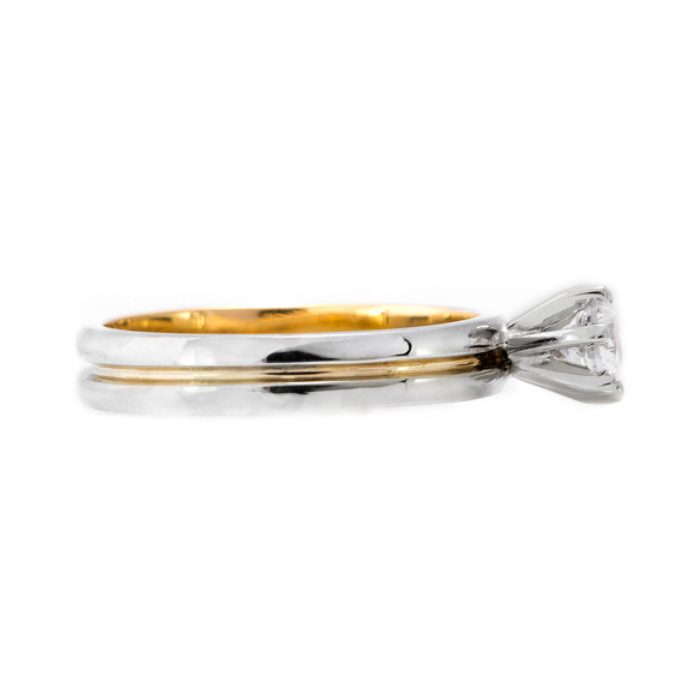 Anillo de compromiso | Elegancia y Brillo en Joyería Impegno