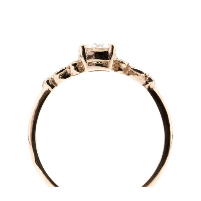 Anillo de compromiso | Elegancia y Brillo en Joyería Impegno