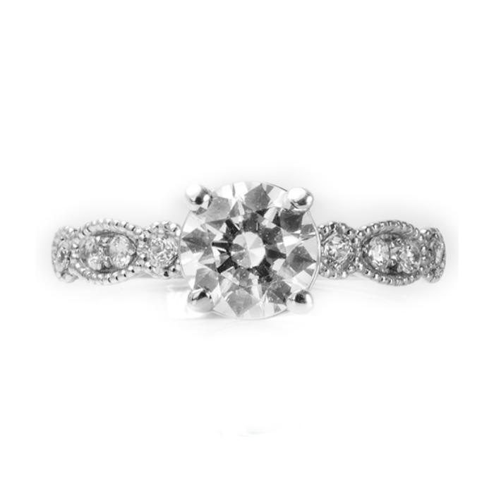 Anillo de compromiso | Elegancia y Brillo en Joyería Impegno