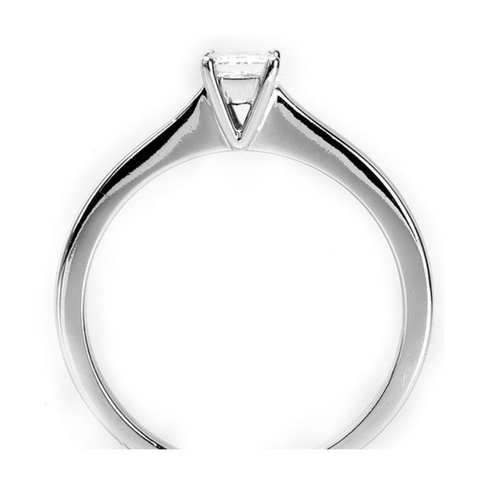 Anillo de Compromiso | Elegancia y Brillo en Joyería Impegno