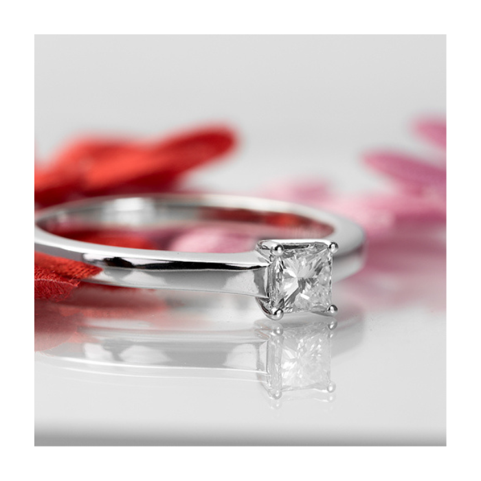 Anillo de Compromiso | Elegancia y Brillo en Joyería Impegno