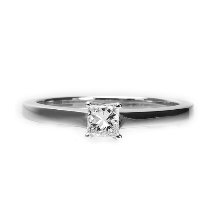 Anillo de Compromiso | Elegancia y Brillo en Joyería Impegno