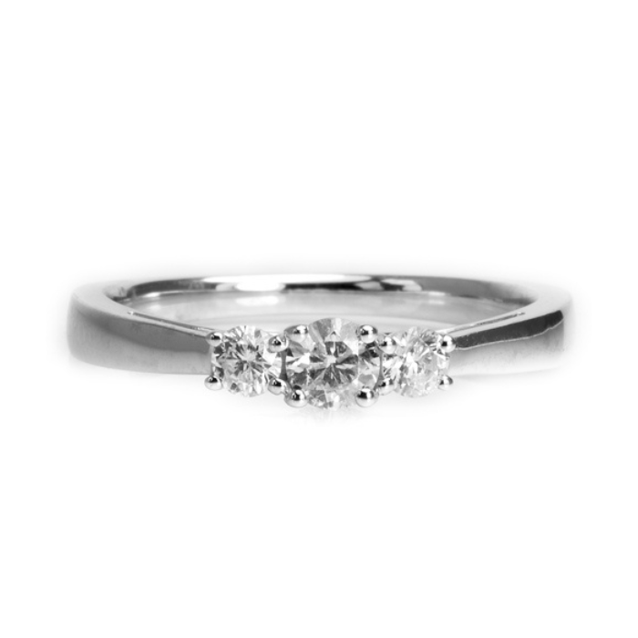 Anillo de compromiso | Elegancia y Brillo en Joyería Impegno