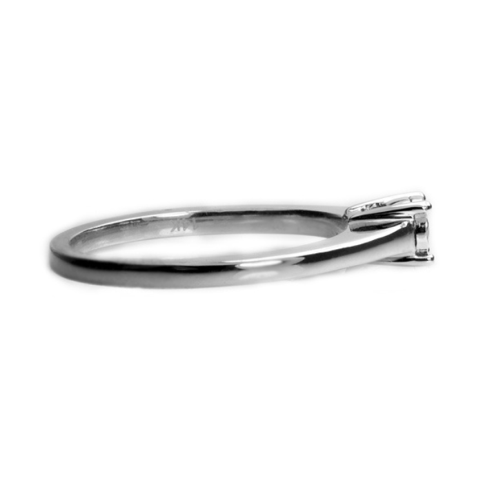 Anillo de compromiso | Elegancia y Brillo en Joyería Impegno