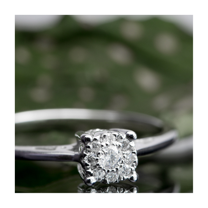 Anillo de compromiso | Elegancia y Brillo en Joyería Impegno