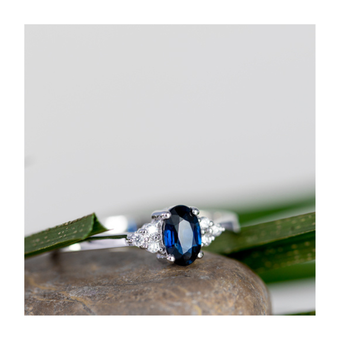 Anillo de compromiso | Elegancia y Brillo en Joyería Impegno
