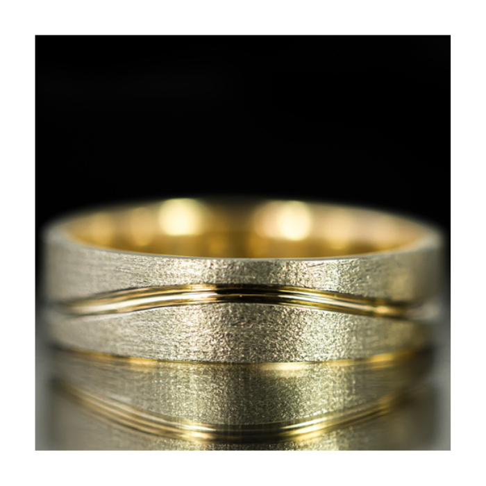 Anillo de Matrimonio | Elegancia y Brillo en Joyería Impegno