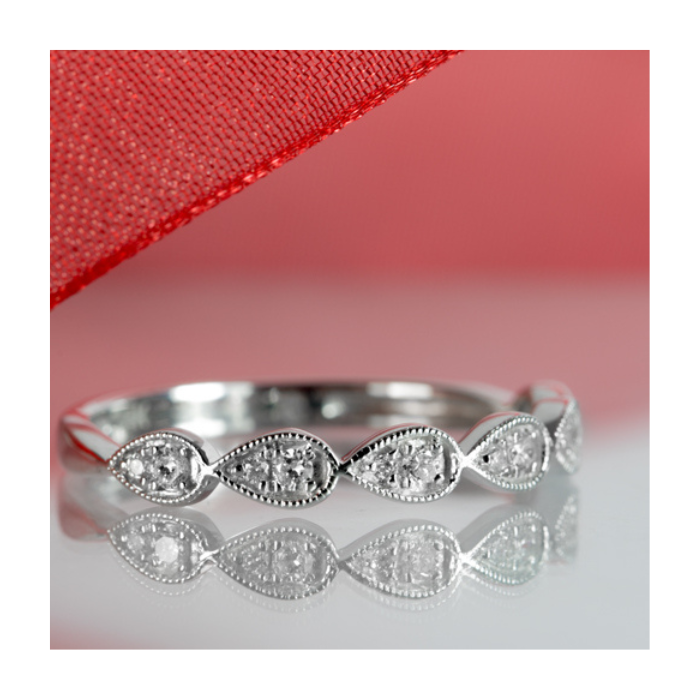 Anillo de Matrimonio | Elegancia y Brillo en Joyería Impegno